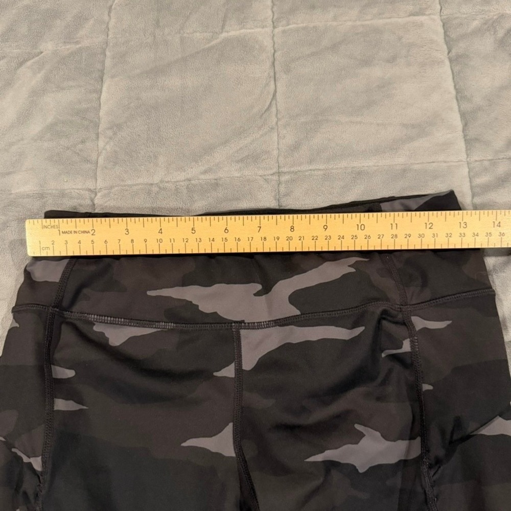 Athleta Camo Leggings Womens Small Black Gray High Rise Side Pocket Activewear - Picture 5 of 8